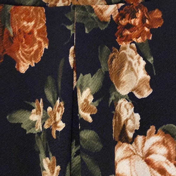 Le Ali’s Pleated Skirt - Picture 4 of 6